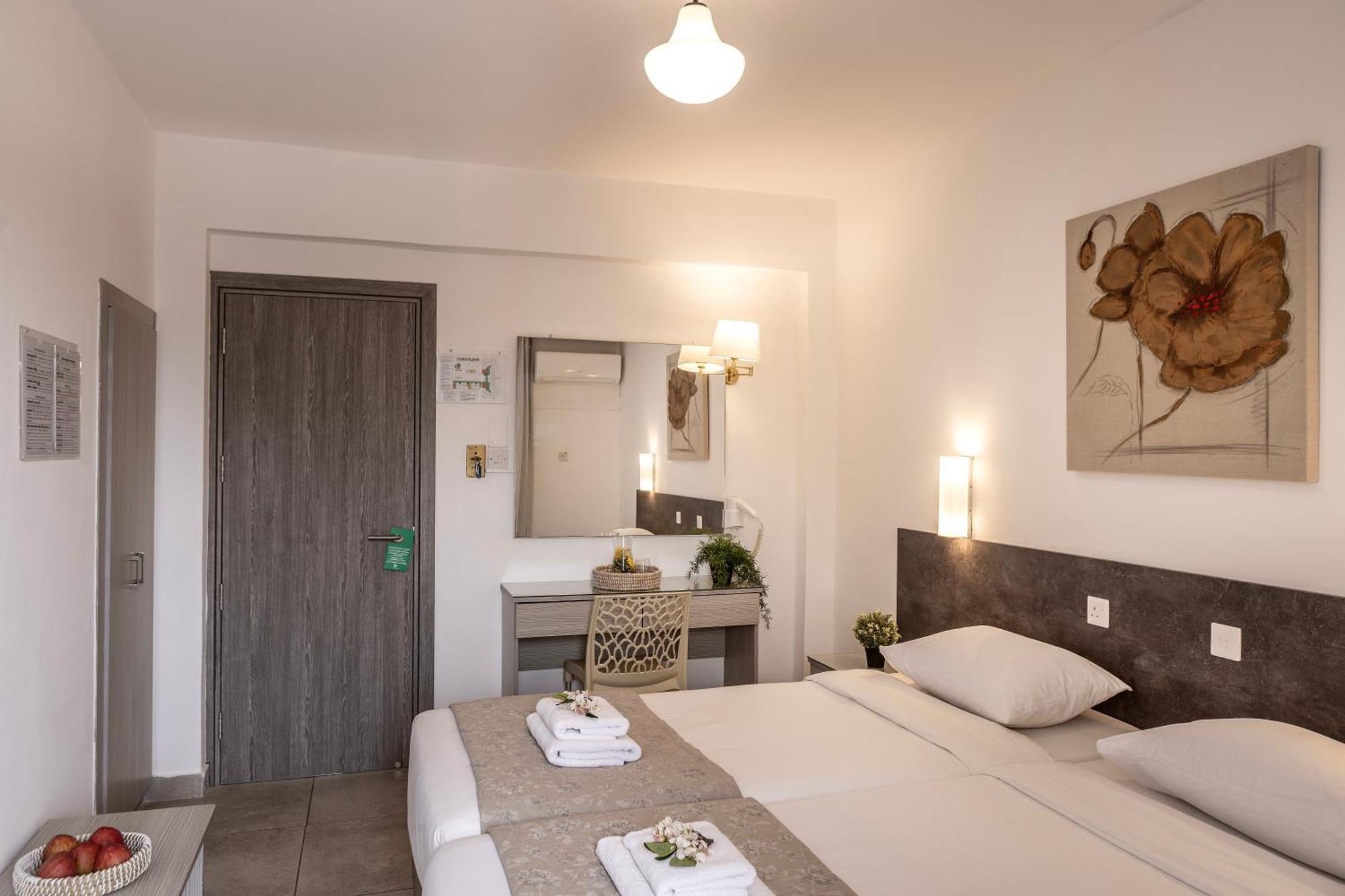 Cactus Hotel ลาร์นาคา ภายนอก รูปภาพ