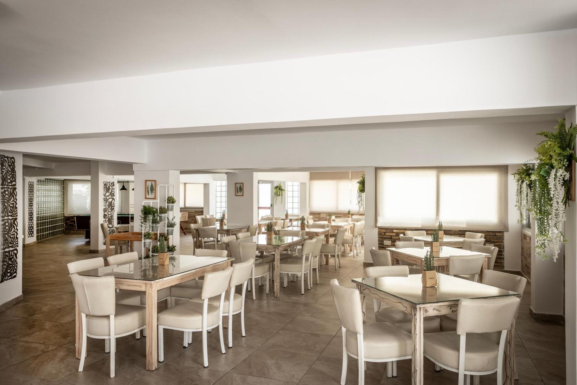 Cactus Hotel ลาร์นาคา ภายนอก รูปภาพ