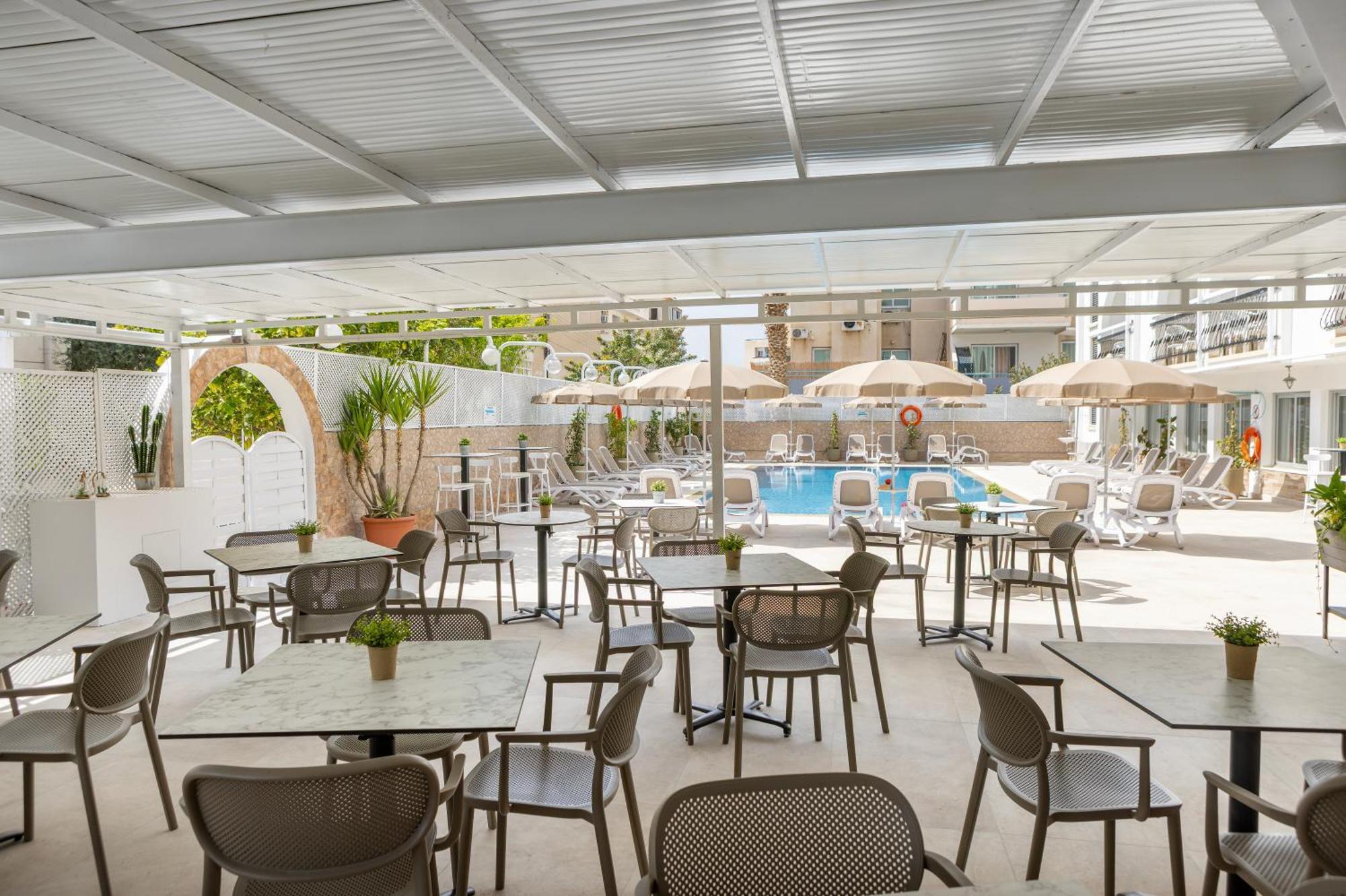 Cactus Hotel ลาร์นาคา ภายนอก รูปภาพ
