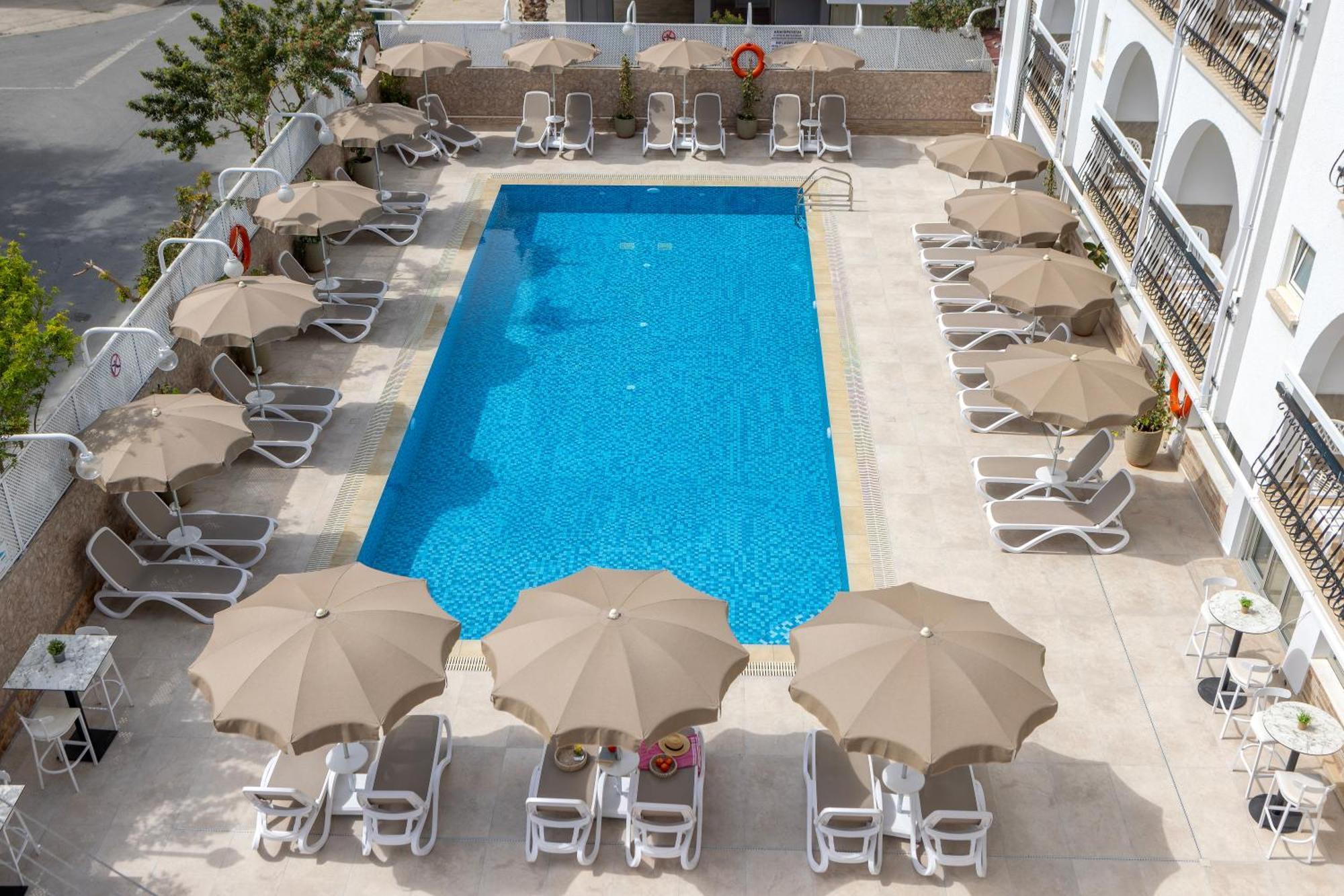 Cactus Hotel ลาร์นาคา ภายนอก รูปภาพ