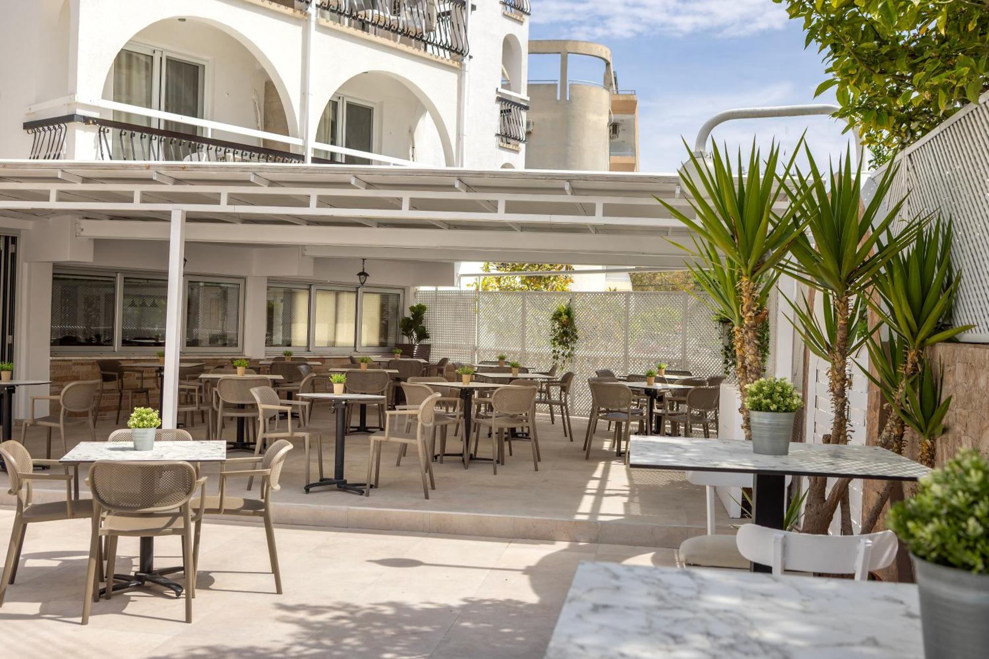 Cactus Hotel ลาร์นาคา ภายนอก รูปภาพ