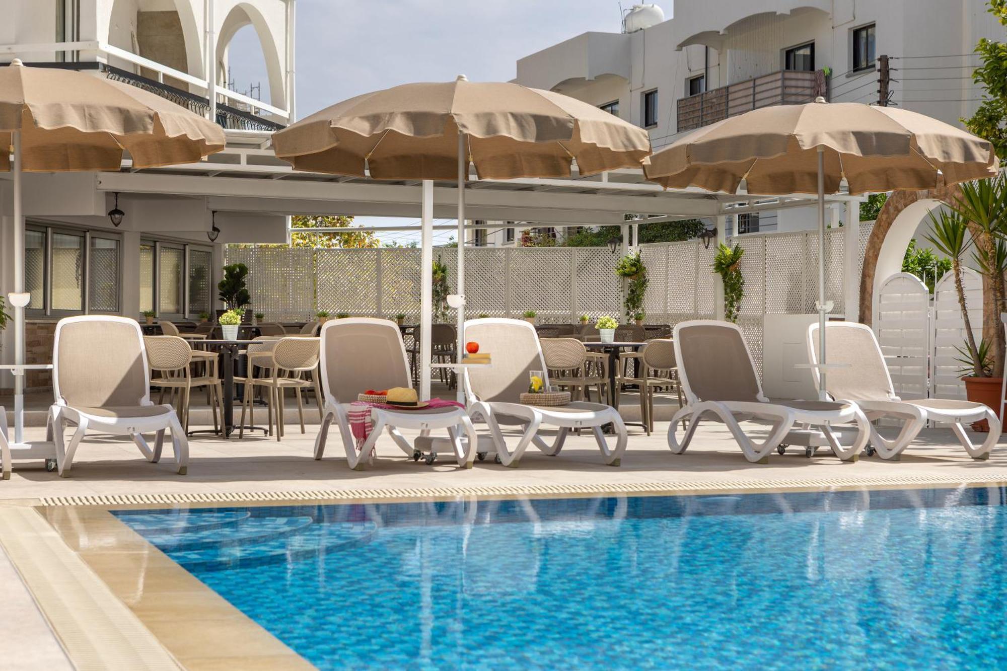 Cactus Hotel ลาร์นาคา ภายนอก รูปภาพ
