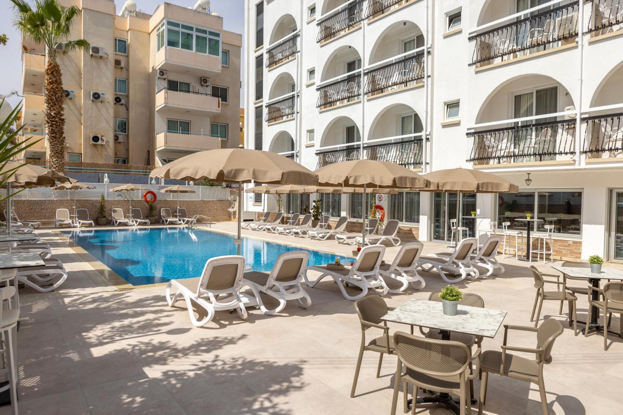 Cactus Hotel ลาร์นาคา ภายนอก รูปภาพ