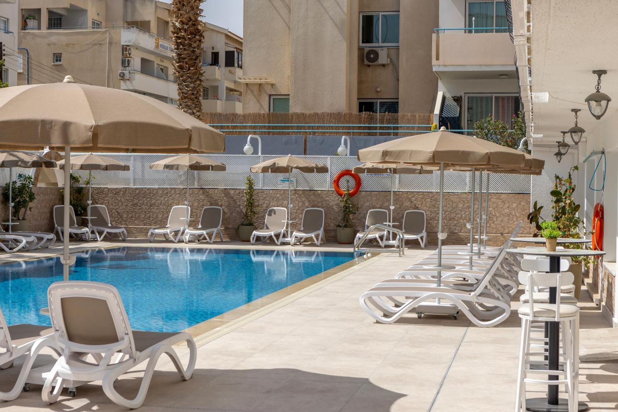 Cactus Hotel ลาร์นาคา ภายนอก รูปภาพ