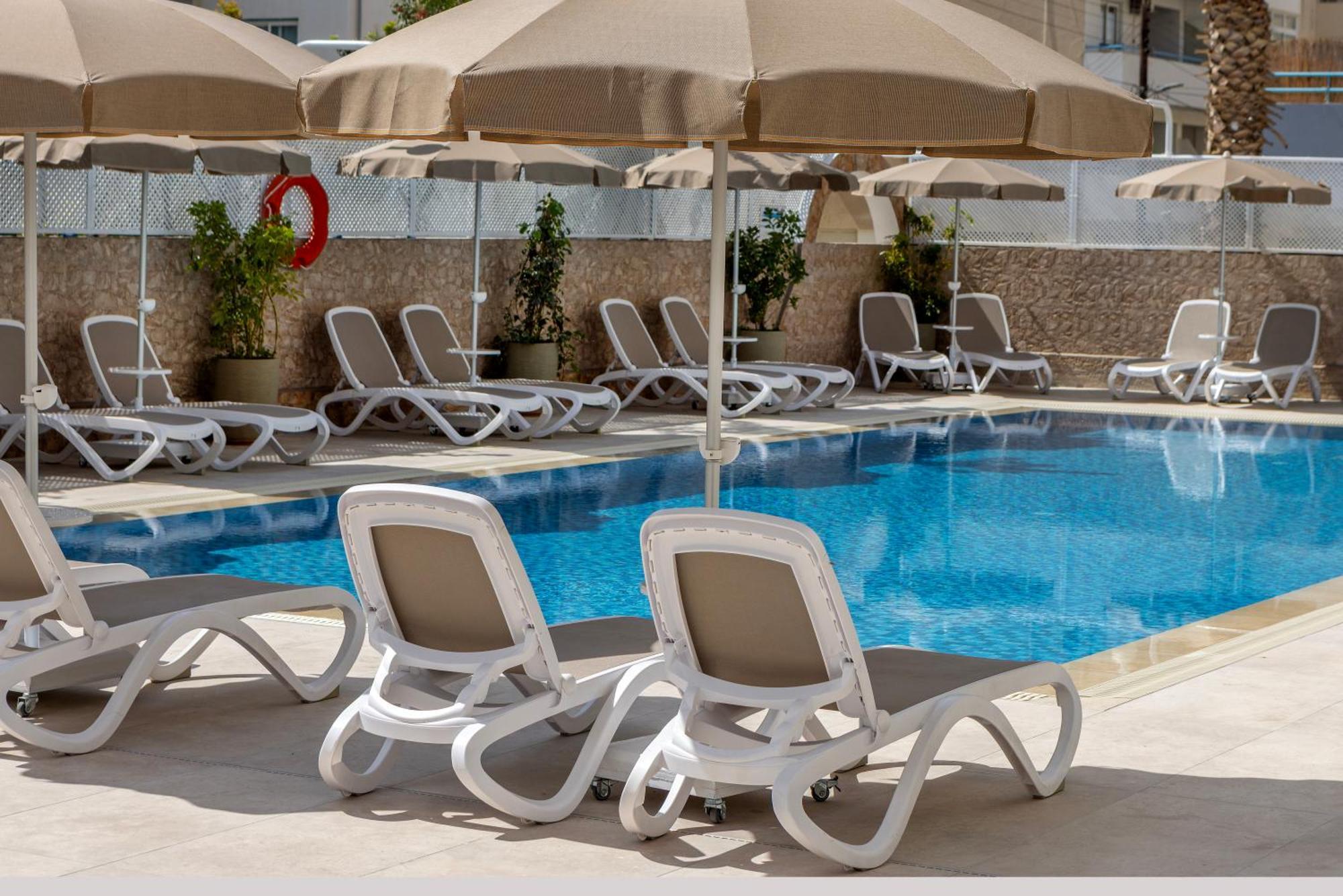 Cactus Hotel ลาร์นาคา ภายนอก รูปภาพ