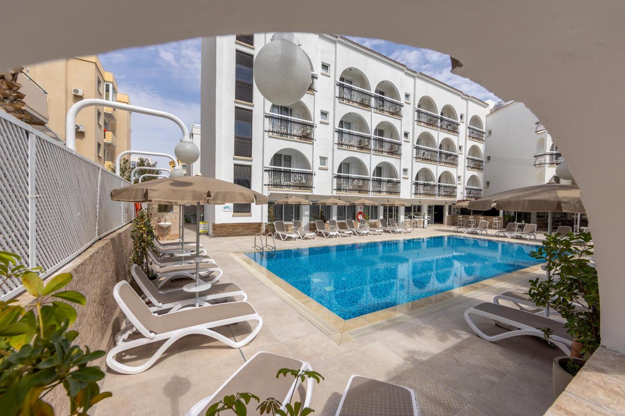 Cactus Hotel ลาร์นาคา ภายนอก รูปภาพ